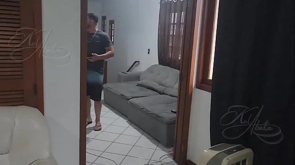 Peguei as safadas transando na cozinha de casa e meti o pau nas duas