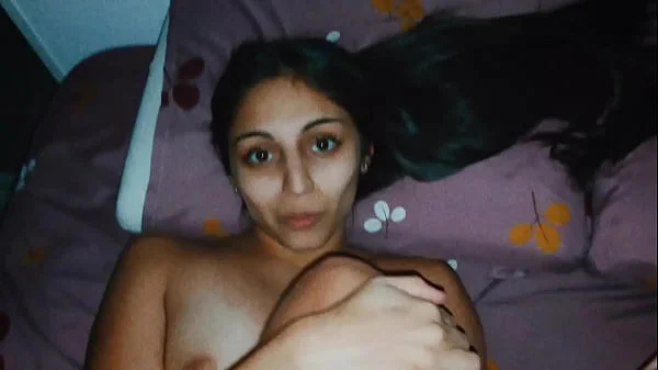 Amiga Se Queda A Dormir Conmigo y Le Es Infiel Al Novio - CumShot