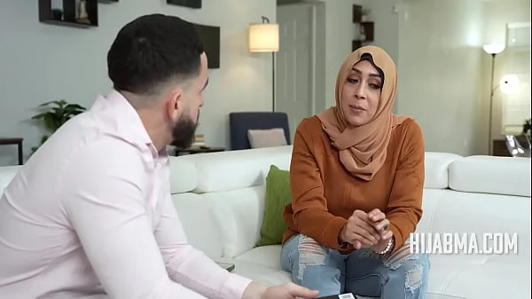 Divorced Muslim Lady Becomes A Thot Chasing Fame - HijabMa