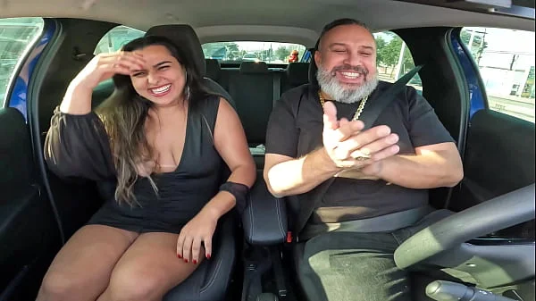 Thalita Francielly realiza o sonho de entrar na carona e senta gostoso em Ted