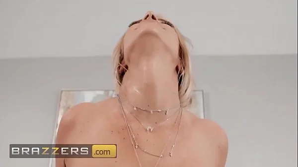 Sexy MILF (Rachel Cavalli) Pleases Her Wet Pussy With A Big Cock - Brazzers