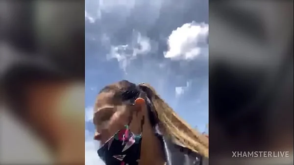 Sara fun squirt en público