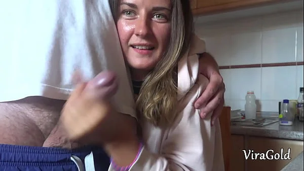 Quick Homemade Handjob from Sexy Camilla Moon with Lot A Cum