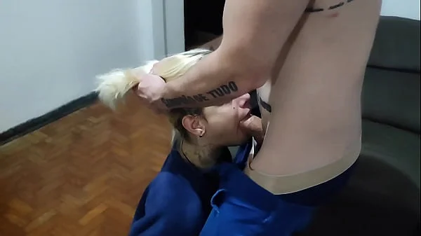 o cartao dela nao passou ela pagou chupando o pau do eletricista