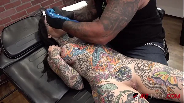 Tiger Lilly gets a forehead tattoo while nude