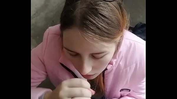 The girl sucked at the entrance and got cum in her mouth