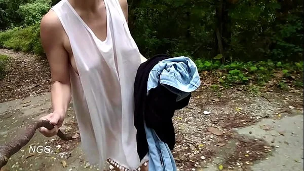 Leaving my Clothes and touching myself on a public Trail