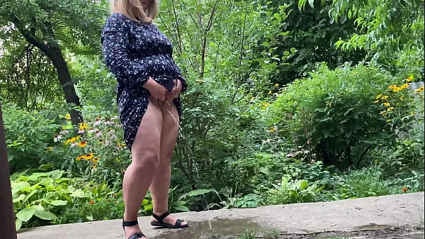 Gorgeous MILF helped a stranger pee outside and pee herself